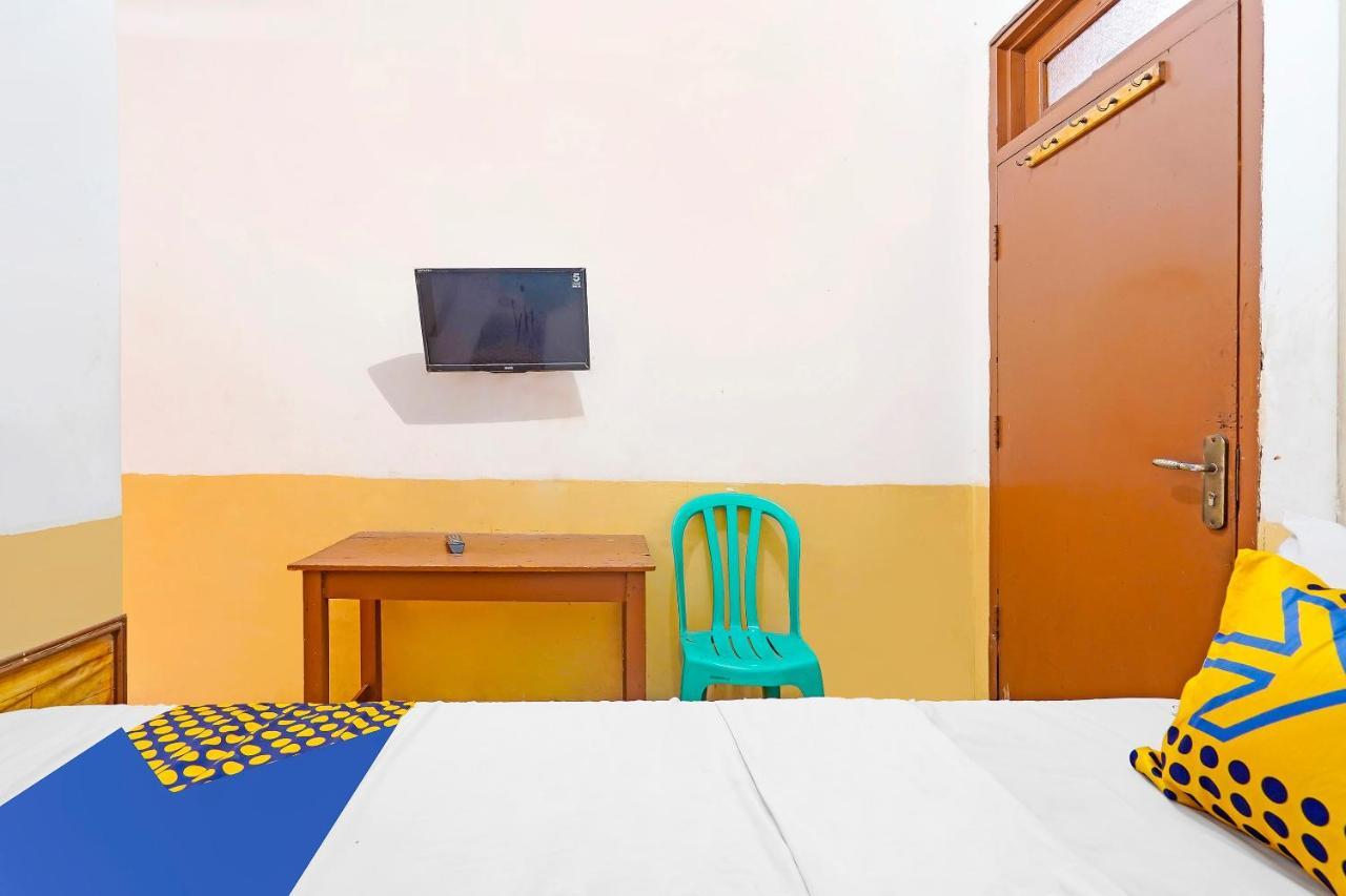Spot On 91444 Hotel Arimbi Бандунг Екстериор снимка