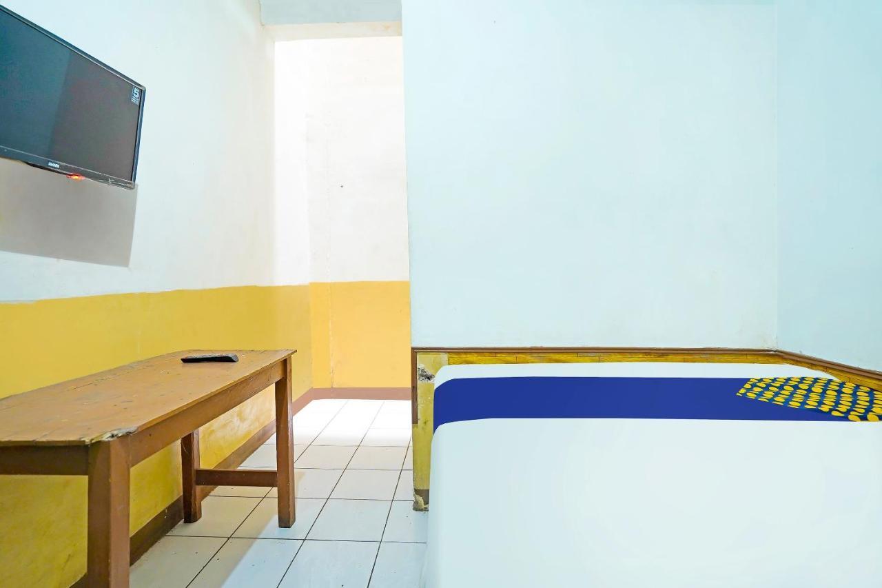 Spot On 91444 Hotel Arimbi Бандунг Екстериор снимка