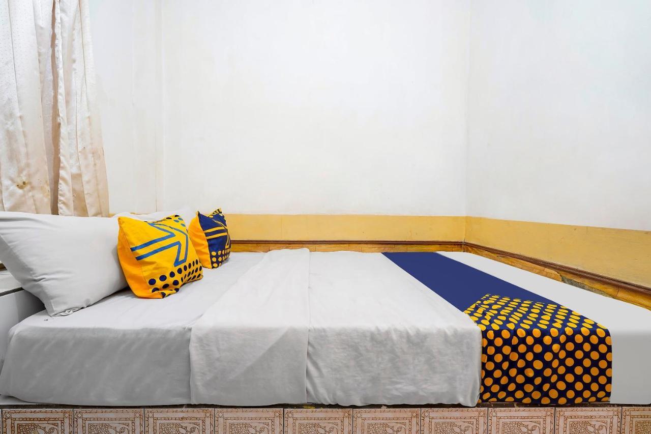 Spot On 91444 Hotel Arimbi Бандунг Екстериор снимка