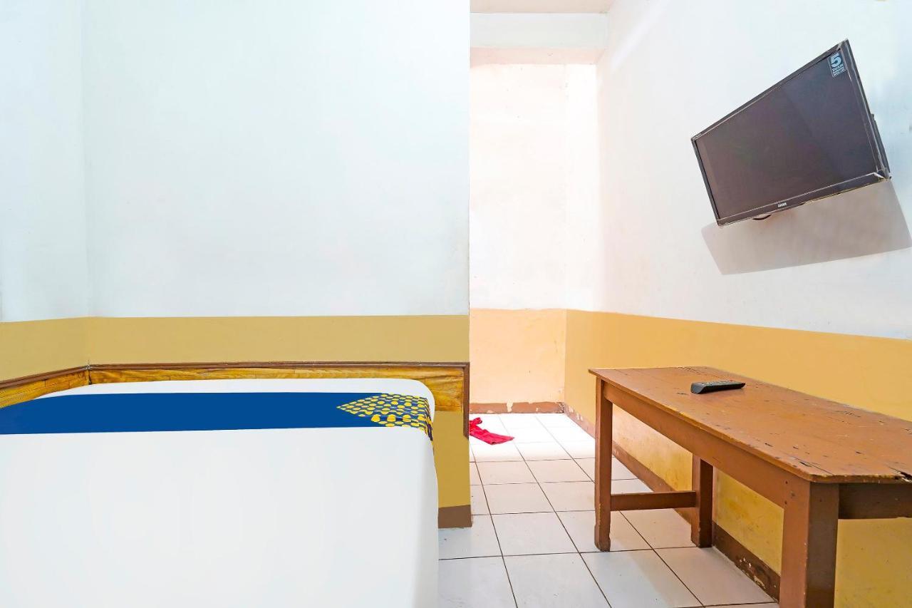 Spot On 91444 Hotel Arimbi Бандунг Екстериор снимка