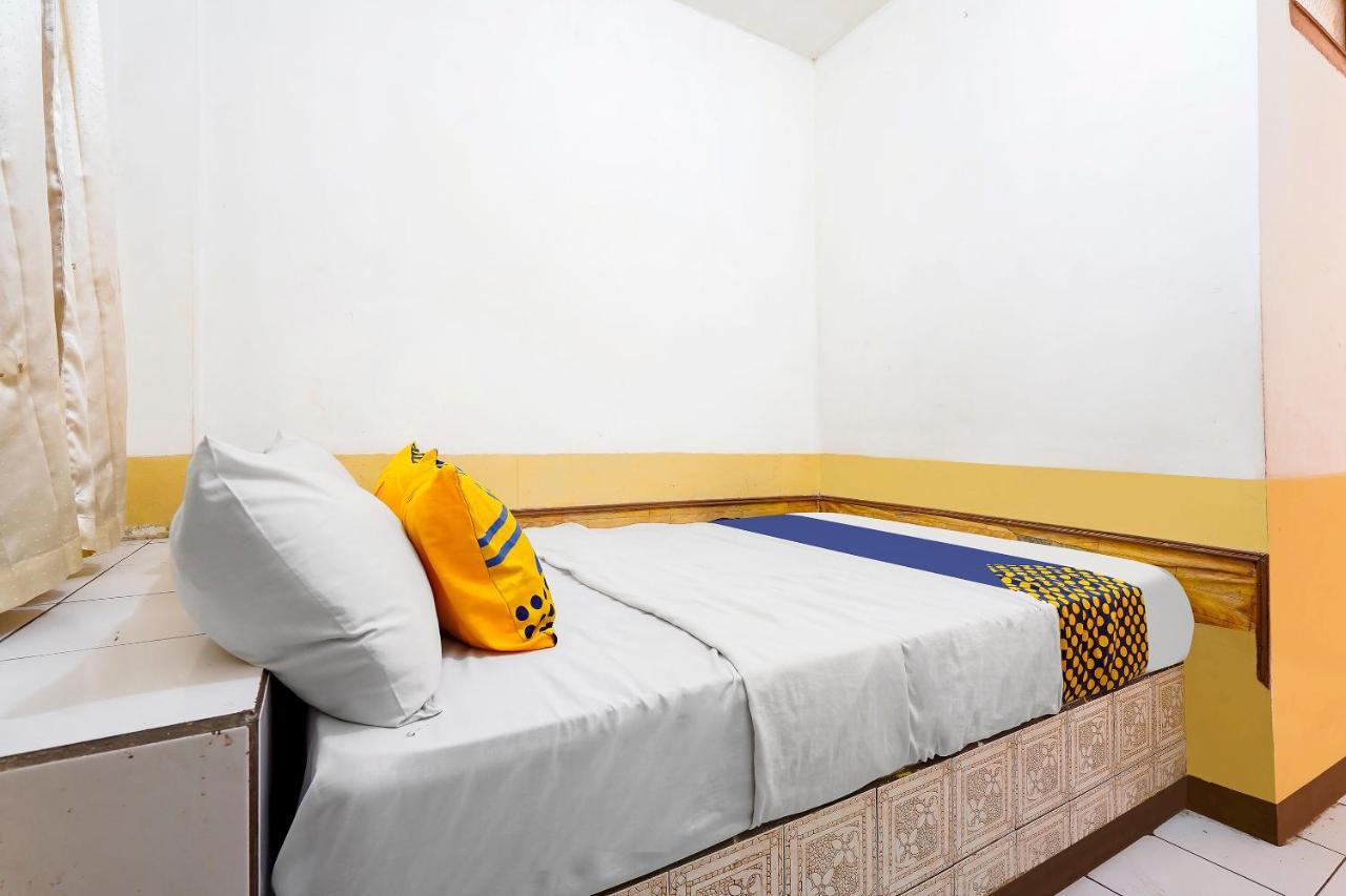 Spot On 91444 Hotel Arimbi Бандунг Екстериор снимка